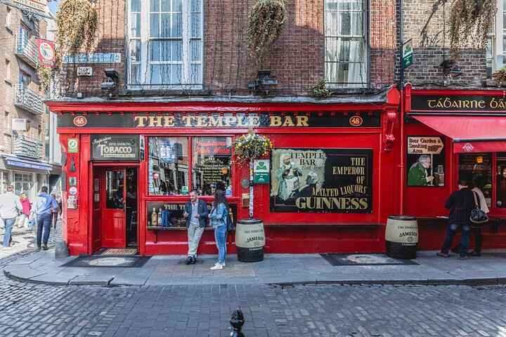 Dublin Historical Centre Food Tour with 7 Food Tastings & Drinks