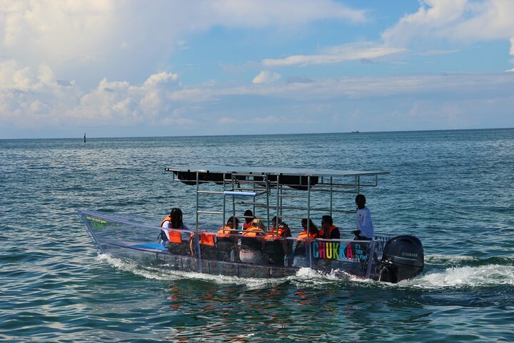 Invisible Boat to Rainbow Reef and Papa Doc Wreck