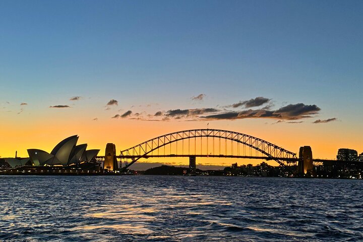 Sydney Harbour Discovery Dinner Cruise Scenic Sights and Buffet