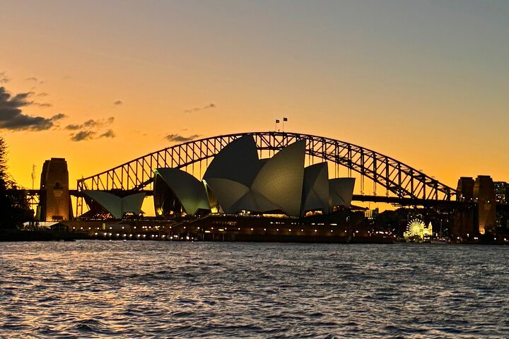 Sydney Harbour Discovery Dinner Cruise Scenic Sights and Buffet