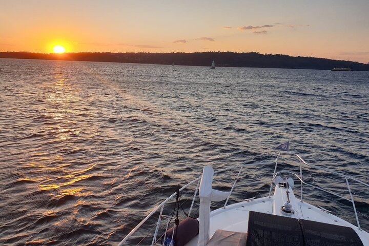 Sydney Harbour Discovery Dinner Cruise Scenic Sights and Buffet