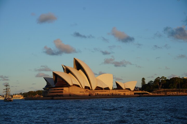 Sydney Harbour Discovery Dinner Cruise Scenic Sights and Buffet