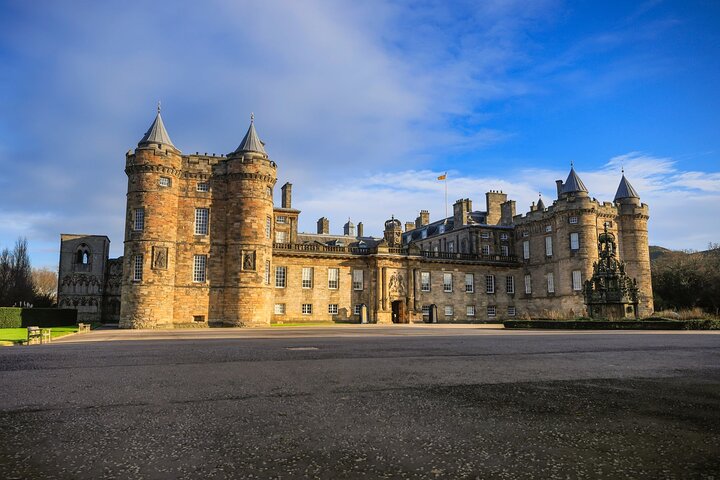 Edinburgh Castle, Royal Mile and Holyrood Palace Shore Excursion