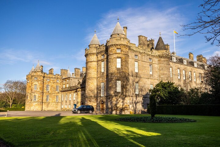 Edinburgh Castle, Royal Mile and Holyrood Palace Shore Excursion