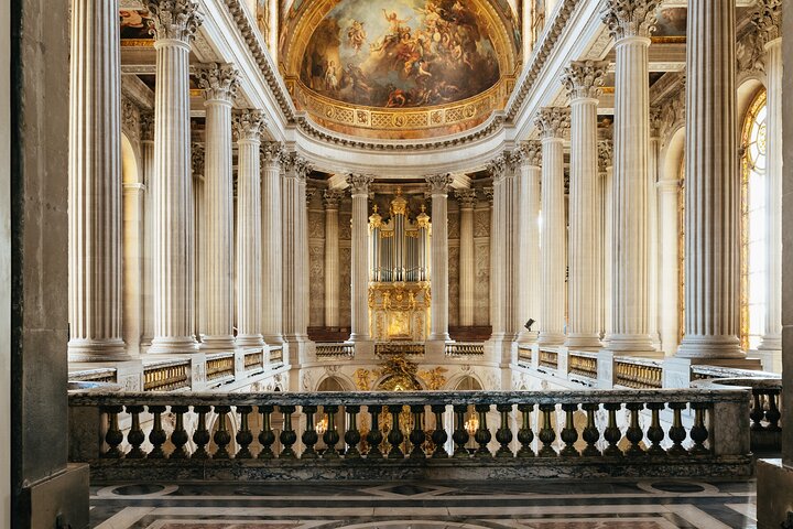 Versailles Palace Guided Tour with Reserved Entry