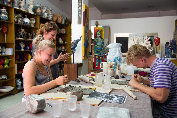 2-Hour Pottery Making Workshop in Ragusa