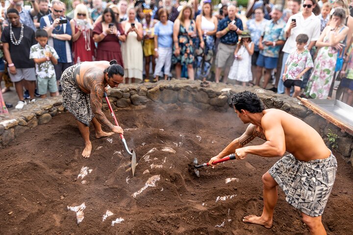 Big Island, Hawaii: Admission to Voyagers of the Pacific Luau