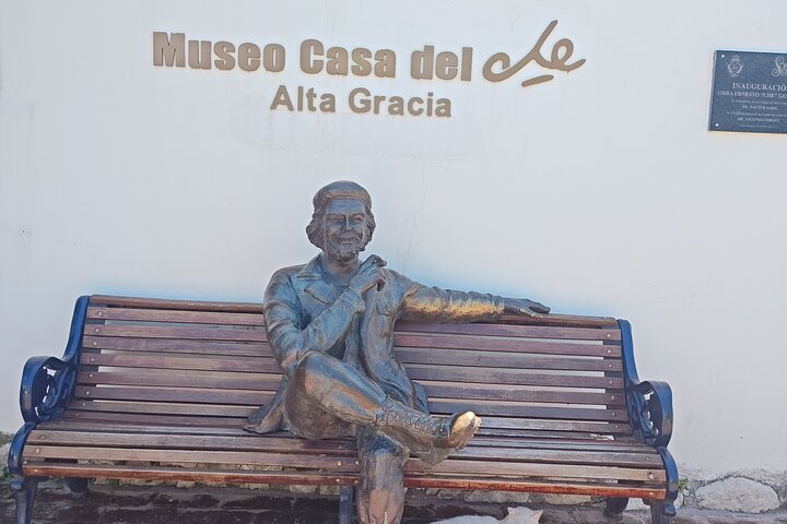 PRIVATE TOUR: Alta Gracia with Che Guevara´s house