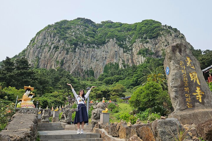 Jeju South-West Essentials: Hallasan & Signature Highlights