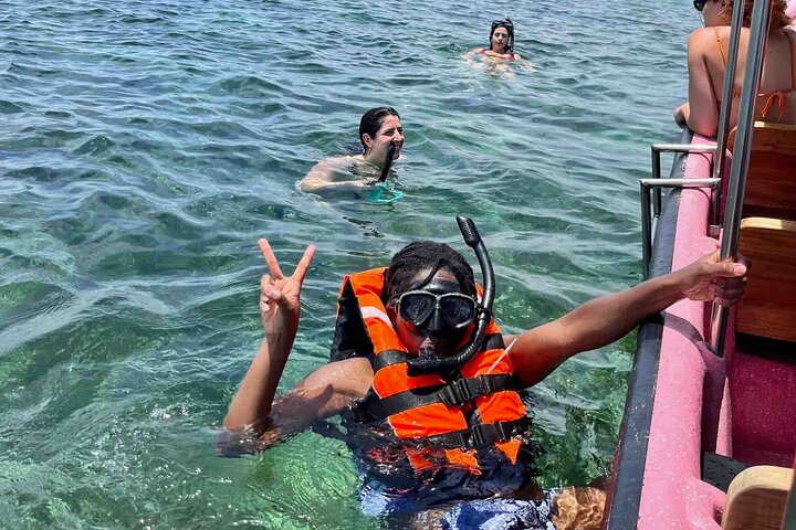 Bocas del Toro Island Hopping Day Tour in Zapatilla Beach