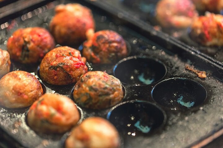 Osaka Food Tour: 17 Delicious Dishes at 4 Local Eateries