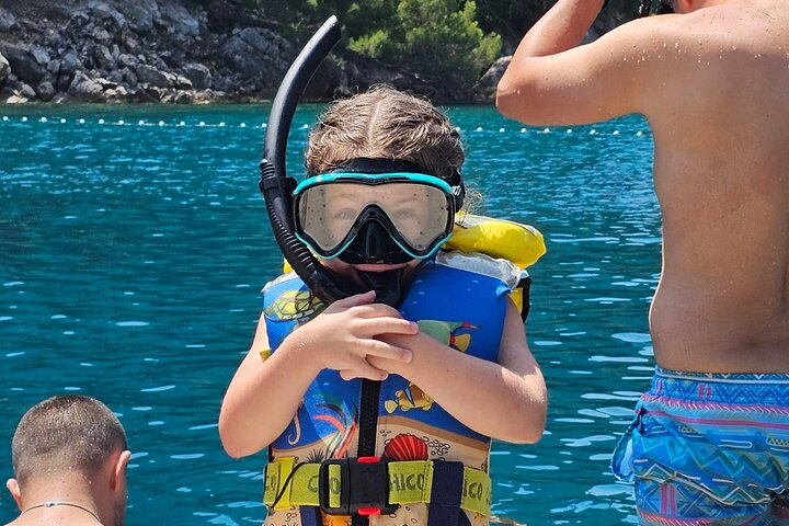 Makarska 3-Island Speedboat Tour: Blue Cave on Hvar & Blue Lagoon