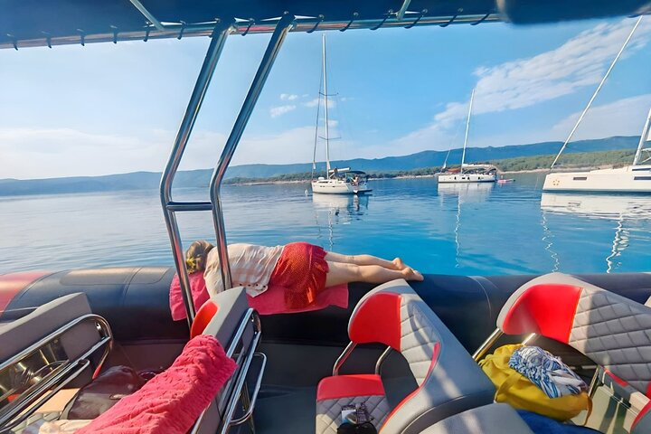 Makarska 3-Island Speedboat Tour: Blue Cave on Hvar & Blue Lagoon
