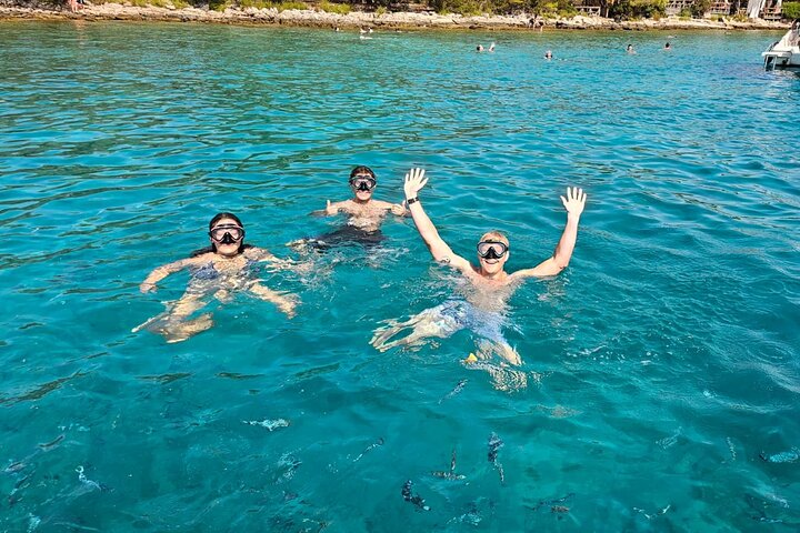 Makarska 3-Island Speedboat Tour: Blue Cave on Hvar & Blue Lagoon
