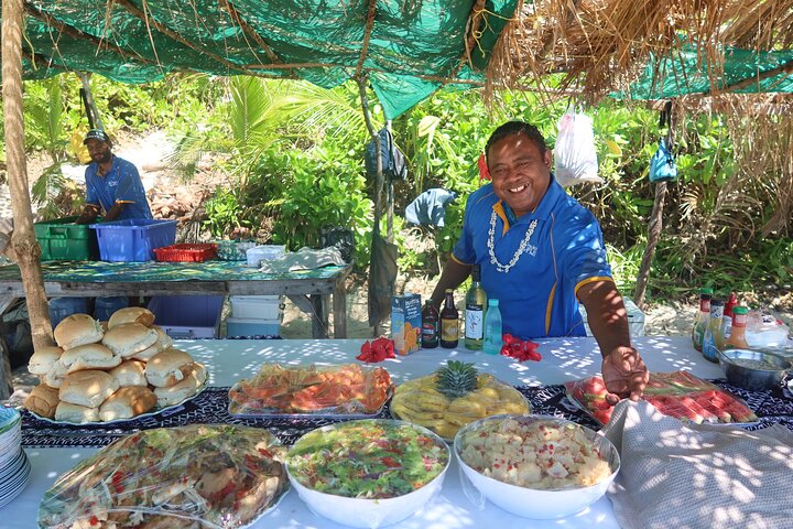 Cruisin’ Fiji: Monuriki, Mana Sand Bar & Snorkelling Day Cruise