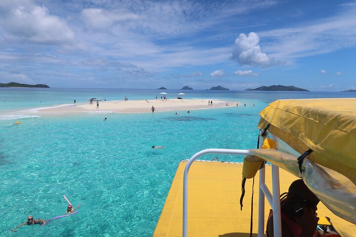 Cruisin’ Fiji: Monuriki, Mana Sand Bar & Snorkelling Day Cruise