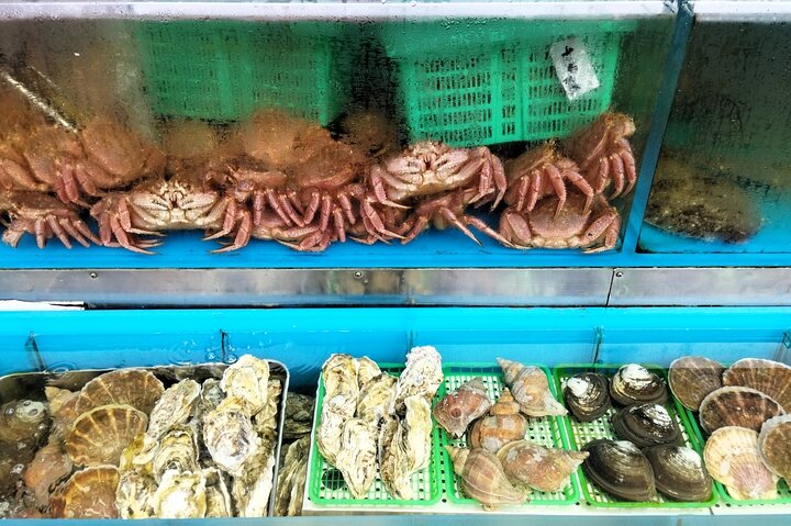 Hakodate: Morning Market Tour with Seafood Tasting Options