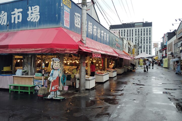 Hakodate: Morning Market Tour with Seafood Tasting Options