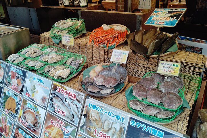 Hakodate: Morning Market Tour with Seafood Tasting Options