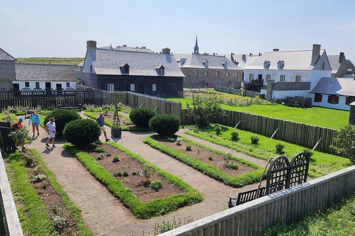 Louisbourg Fortress, Lighthouse & Cliffside Adventure Sydney NS