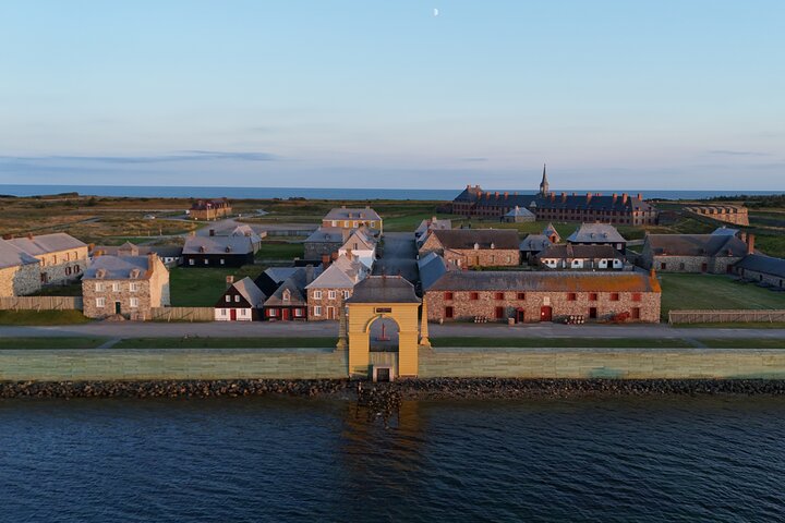 Fortress of Louisbourg Historic Tour: Cruise-Passenger Friendly