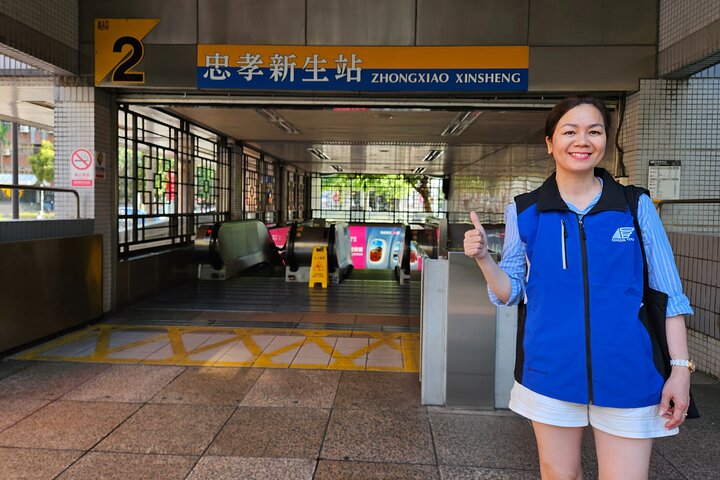 Small-Group: Yehliu, Jiufen & Pingxi Day Tour from Taipei