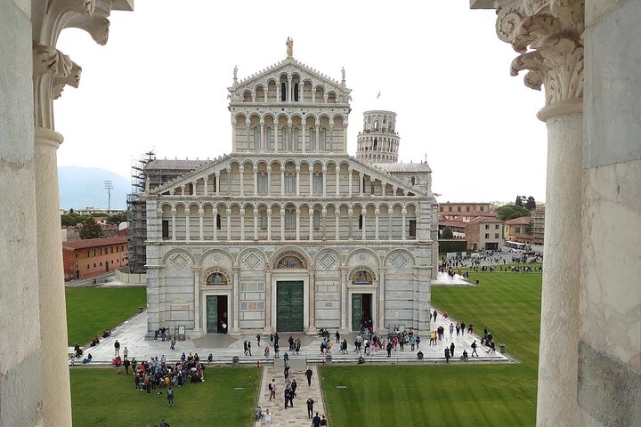 Pisa all inclusive: Baptistery, Cathedral and Leaning Tower guided tour