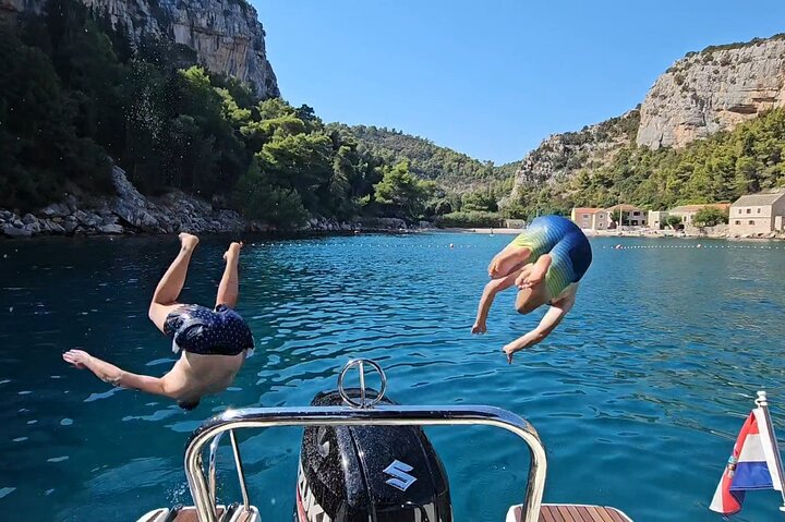Hvar & Brač PRIVATE Speedboat: Cave, Blue Lagoon & Hidden Bays