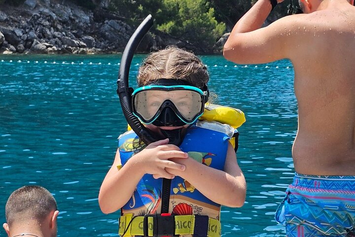Hvar & Brač PRIVATE Speedboat: Cave, Blue Lagoon & Hidden Bays