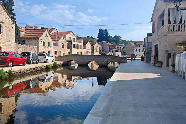 Makarska 3-Island Speedboat Tour: Golden Horn and "Little Venice"