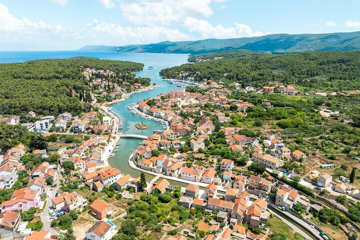 Hvar & Brač PRIVATE Speedboat: Cave, Blue Lagoon & Hidden Bays