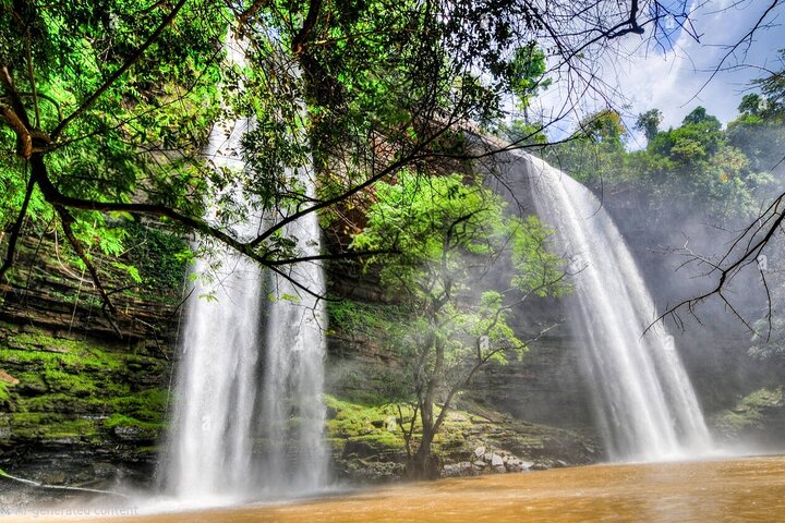 From Accra: Waterfalls, Aburi Gardens & Cocoa Farm Day Tour