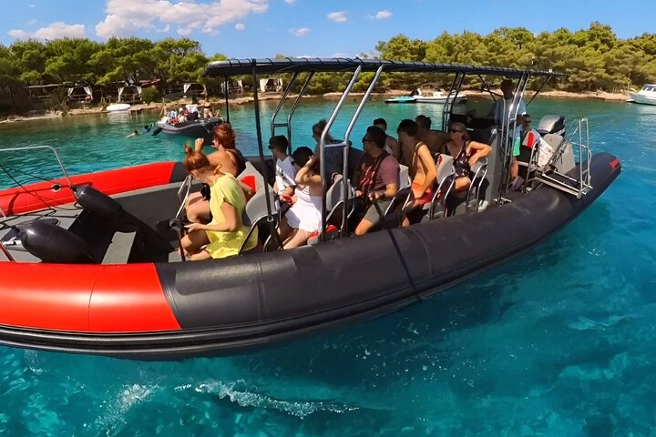 Makarska 3-Island Speedboat Tour: Golden Horn and "Little Venice"