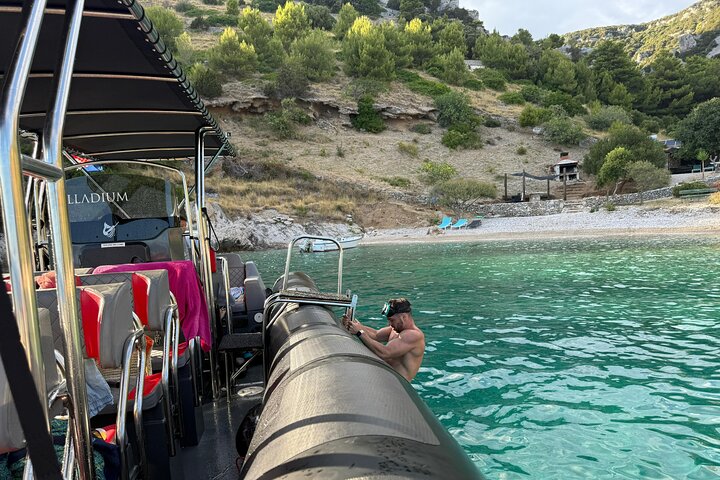 Makarska 3-Island Speedboat Tour: Golden Horn and "Little Venice"