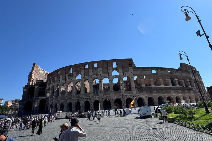 Rome: Colosseum, Forum & Palatine with Arena Access + Audio Guide