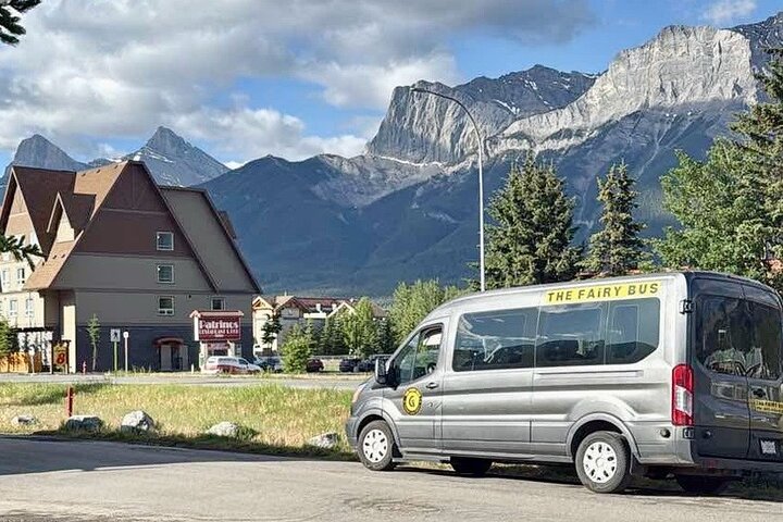 Calgary/Canmore/Banff: Moraine Lake & Lake Louise Return Shuttle