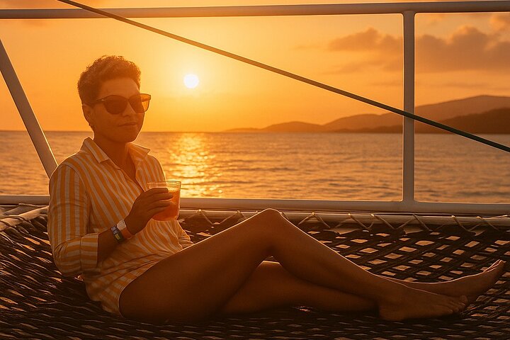Grand Bahama Catamaran Sunset Cruise with Drinks and Snacks