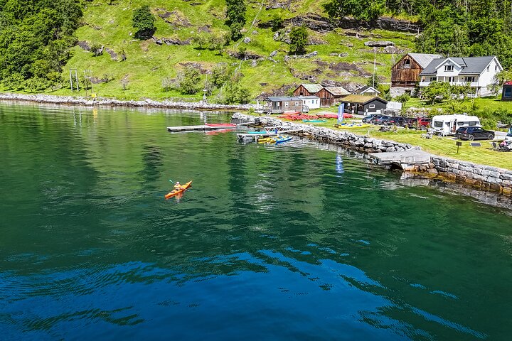 Kayak Tour to the 7 sisters in Geiranger