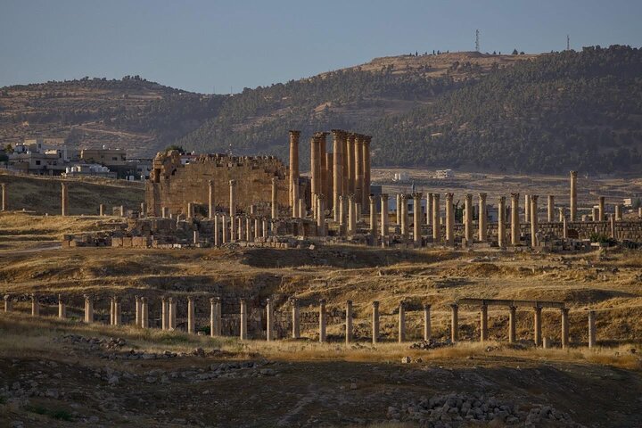 Jerash and Dead Sea with Resort Access & Lunch