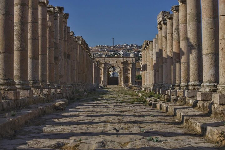 Jerash and Dead Sea with Resort Access & Lunch