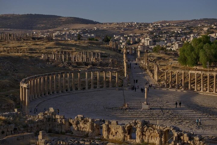 Jerash and Dead Sea with Resort Access & Lunch