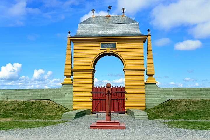 Louisbourg Fortress & Lighthouse Tour from Sydney Cape Breton