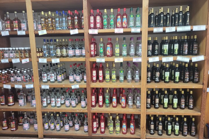 Grenada Highlights Half-Day Rum, Chocolate and Waterfall Tour