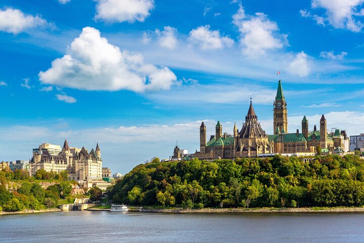 Ottawa Premium Night Driving Tour with River Cruise