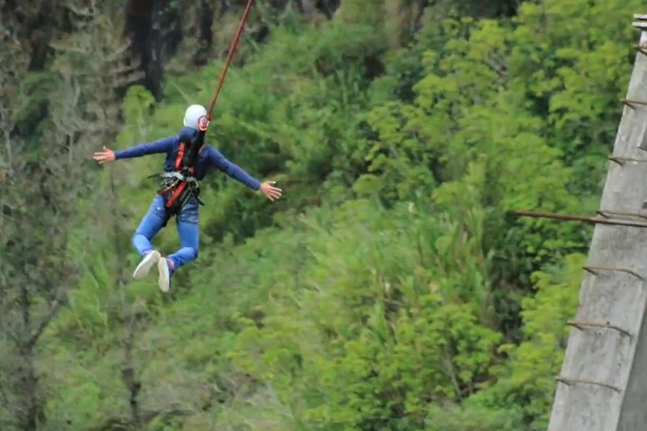 Swing Jump Similar to Bungee Jumping