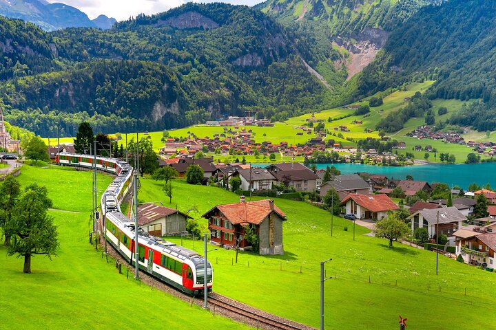 From Bern: Premium Panoramic train, Lucerne & Interlaken Alps