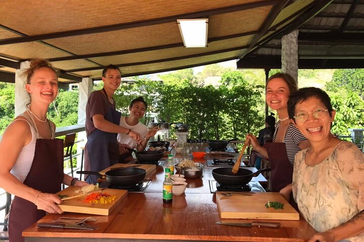 Half Day Thai Cooking Class with Sea View from Koh Tao