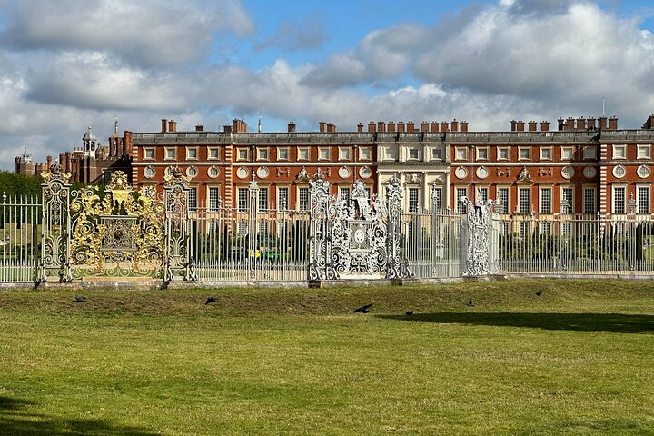 Southampton to Heathrow Airport - Via Various Attraction's