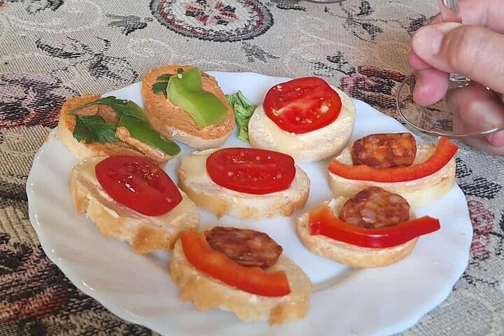 Countryside Half-day Gastro-Wine Tour from Budapest Meal & pickup