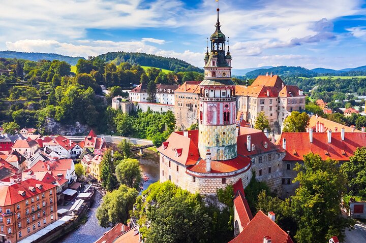 Private Transfer from Cesky Krumlov to Prague, English-speaking driver